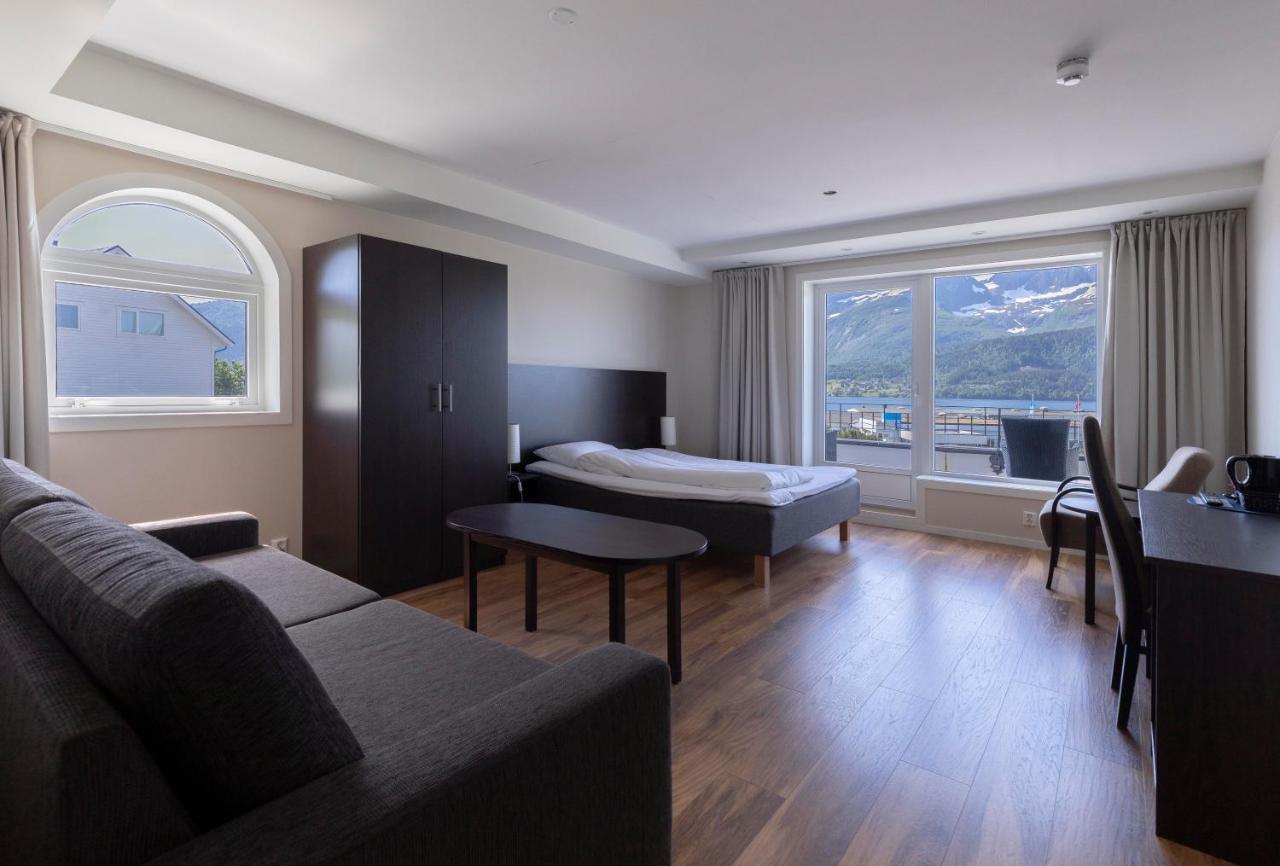Aursnes Hotell Sykkylven Exterior photo