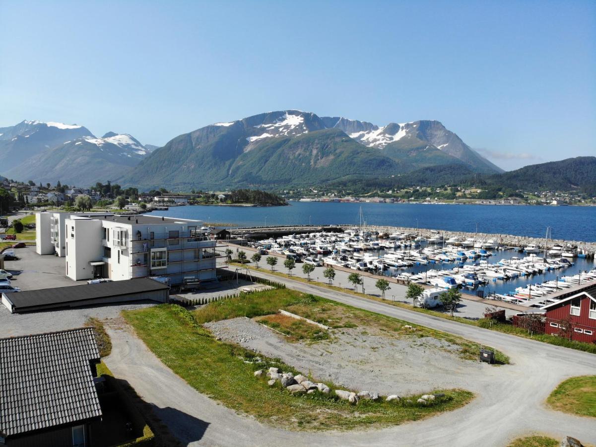 Aursnes Hotell Sykkylven Exterior photo