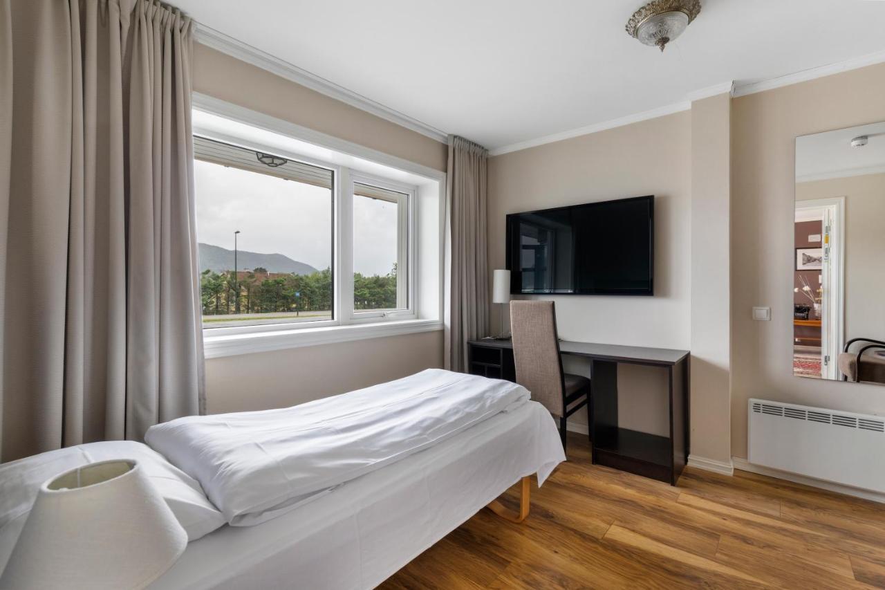 Aursnes Hotell Sykkylven Exterior photo